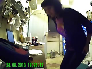 Русская минетчица не удержалась и отсосала член незнакомцу в фотоателье
